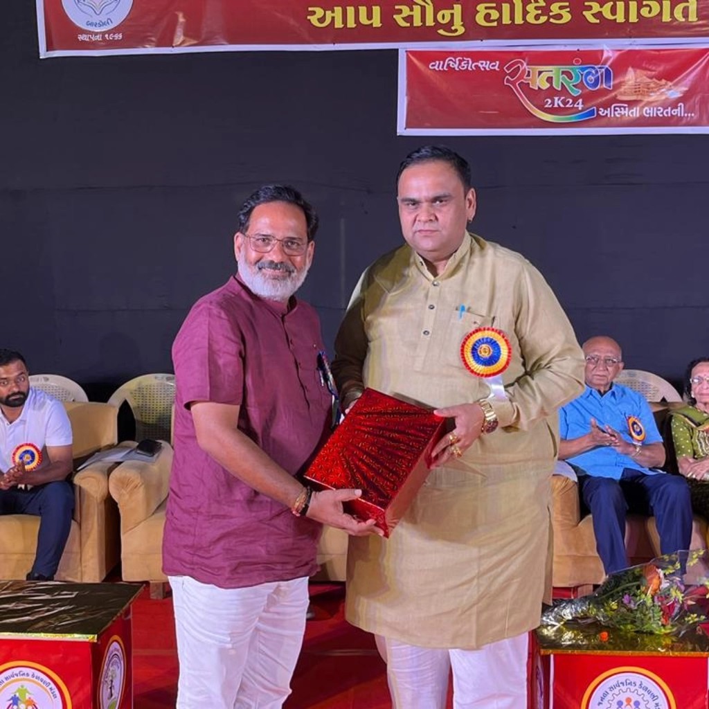 તા.૧૦/૦૧/૨૦૨૪ ના રોજ શ્રી જનતા સાર્વજનિક કેળવણી મંડળ સવિતા બા સંકુલ સંચાલિત એમ.બી.વામડોત હાઈસ્કુલ બારડોલી ખાતેનાં વાર્ષિક ઉત્સવમાં ઉપસ્થિત રહી વિદ્યાર્થીઓને ઇનામ વિતરણ કરી, વાલીઓનો અને શિક્ષકોનો ઉત્સાહ વધાર્યો.